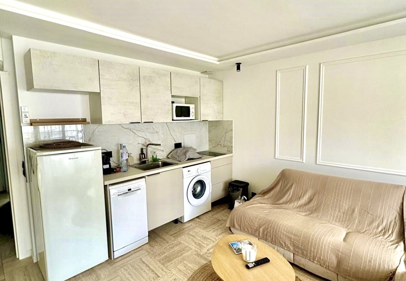 Appartement à Cannes - 2 pièces terrasse proche mer / Les Mouettes