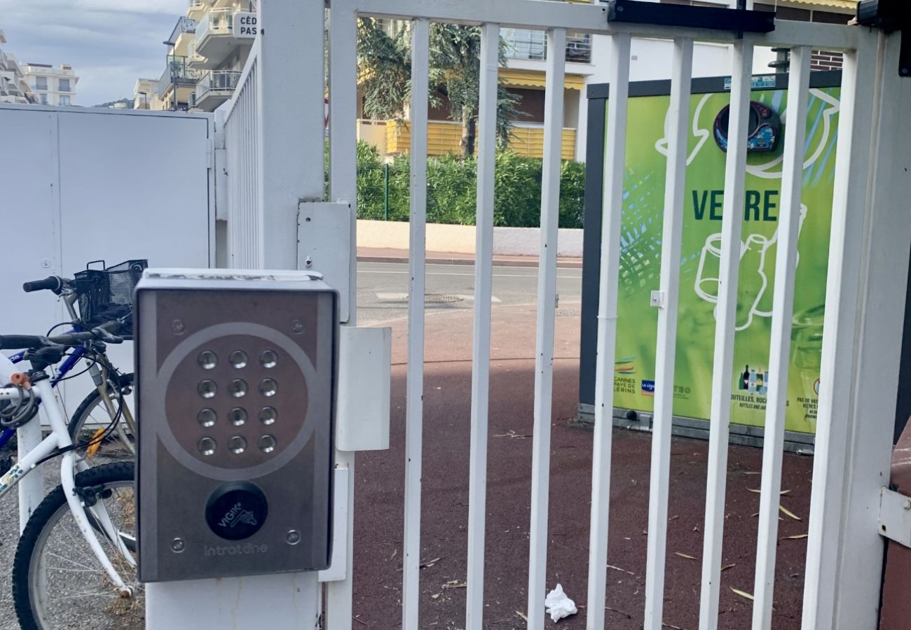 Appartement à Cannes - 2 pièces terrasse proche mer / Les Mouettes