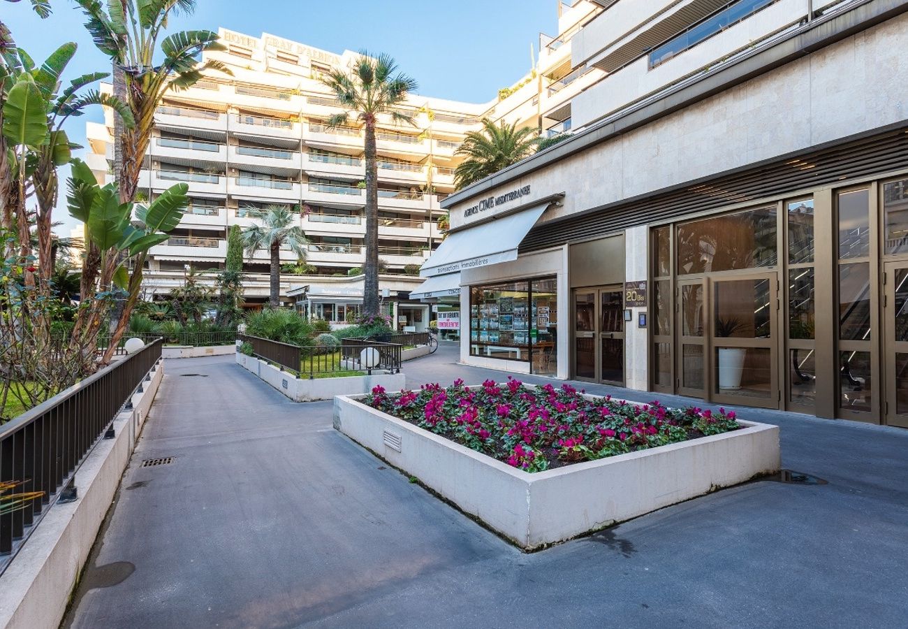 Appartement à Cannes - Gray d'albion studio D vue mer de côté