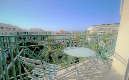 holiday accommodation French Riviera with terrace